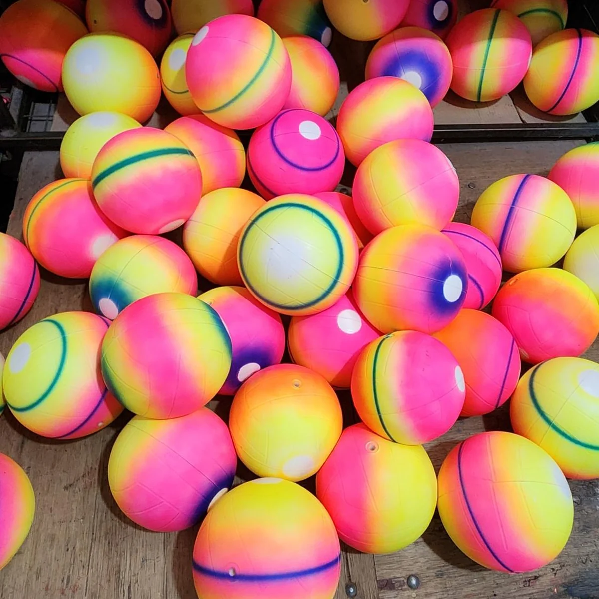 Pelota multicolor con bandas